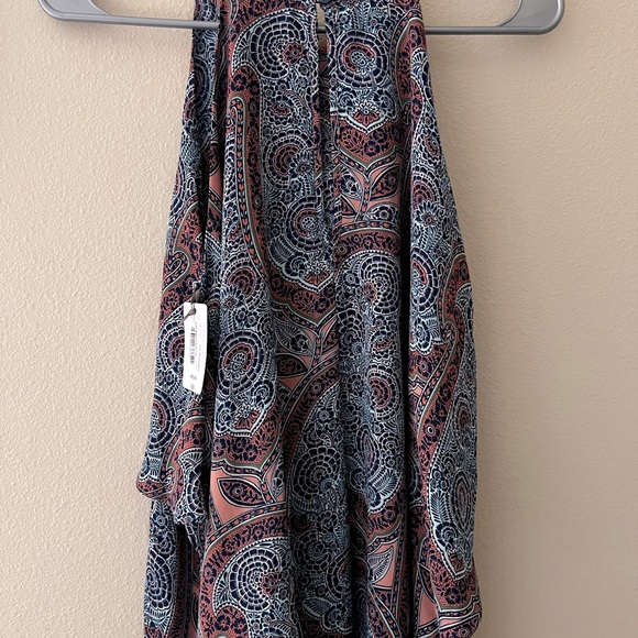 Beautiful flutter multi color tank top - Picture 4 of 4